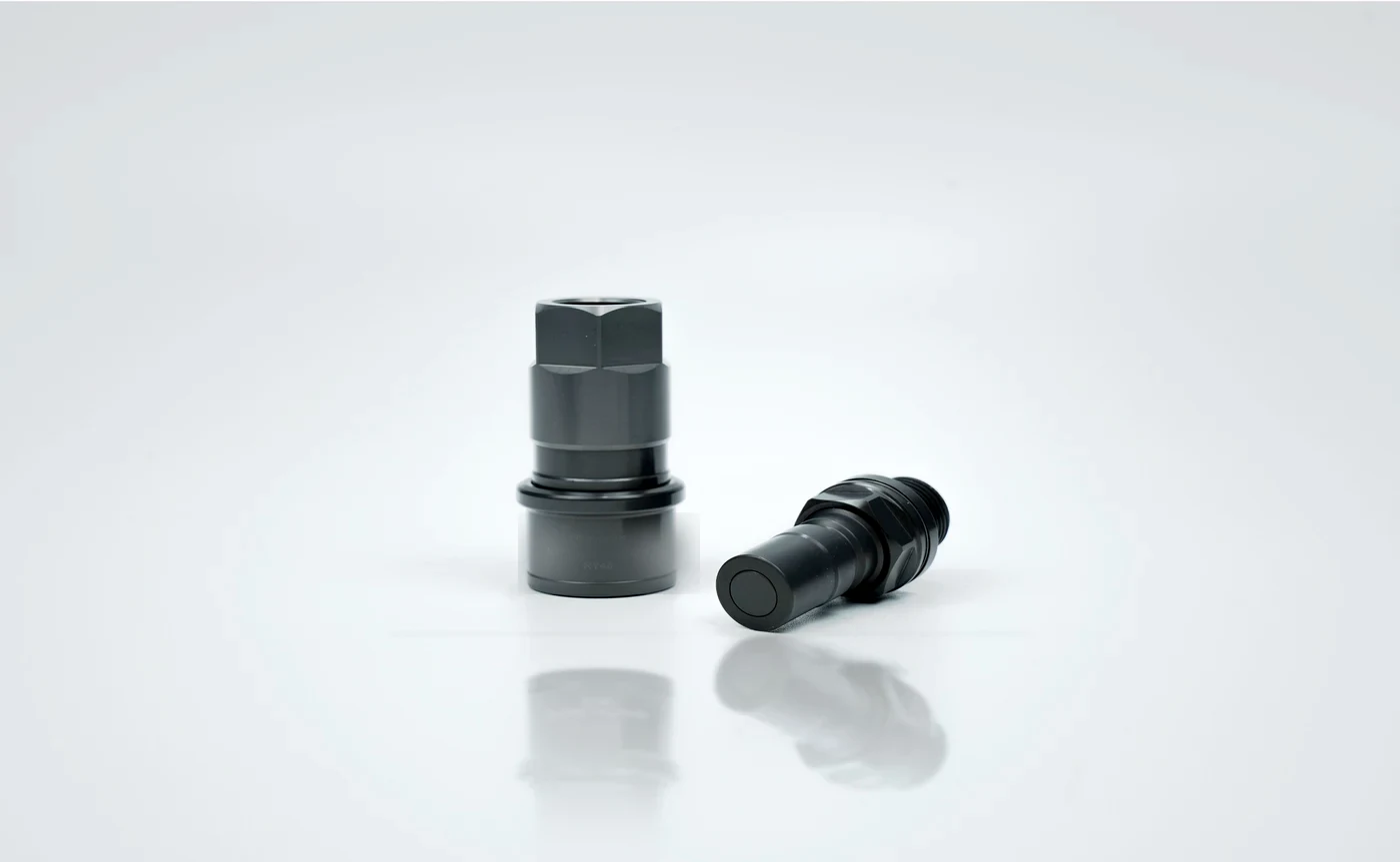 MBDGMP compact liquid-cooling coupling for tight server spaces